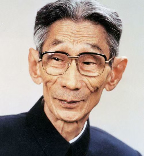 与小品的夸张表演,互为艺术绝色