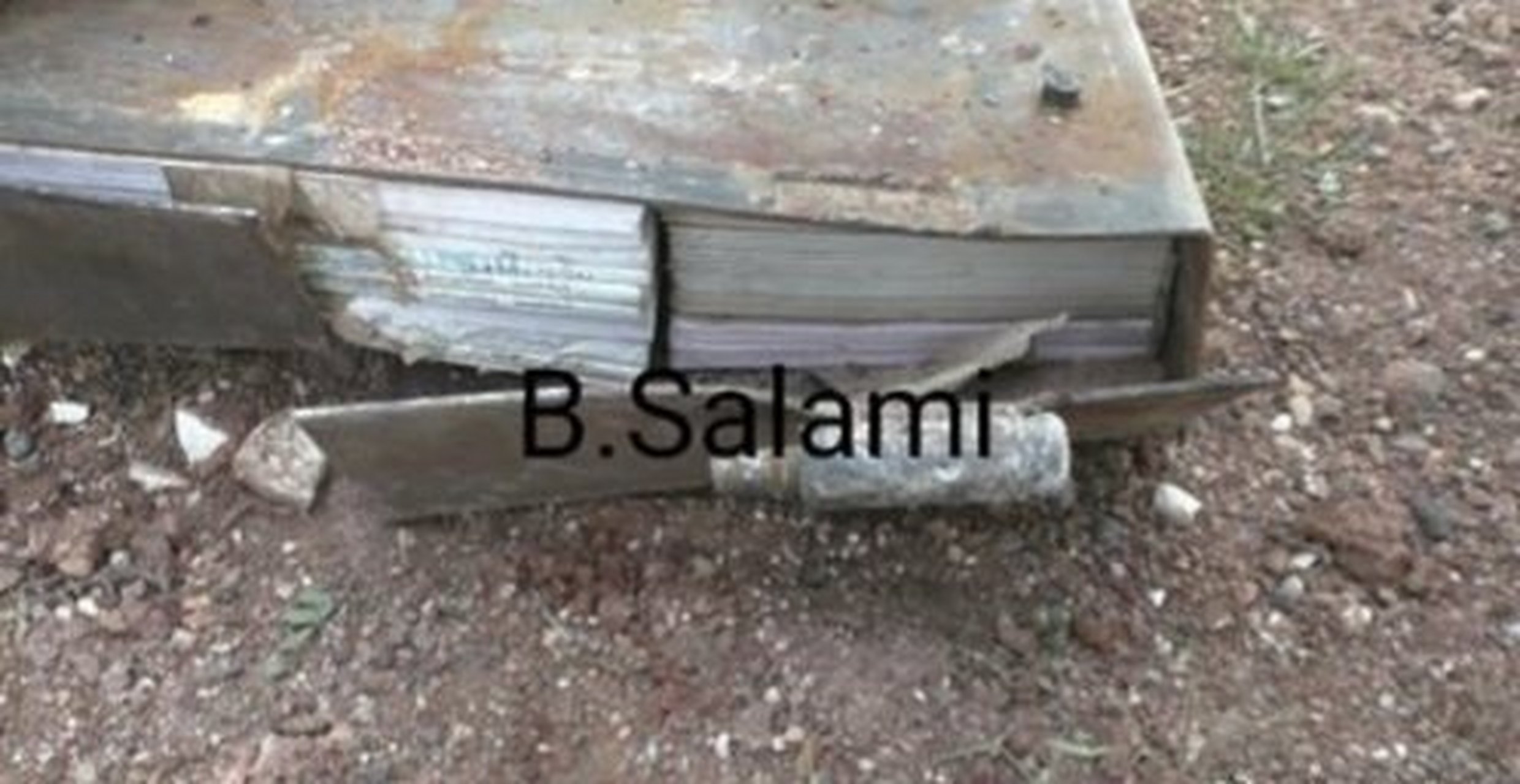 叙利亚的恐怖分子自制nera装甲,里面是满满的书.