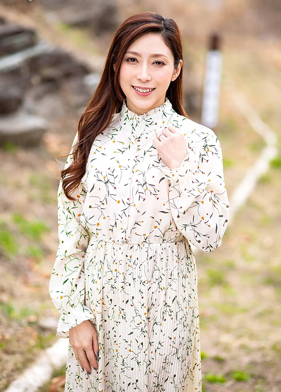 白木优子,姐姐已经能看出老态了,不过不重要,毕竟走的是熟女路线!