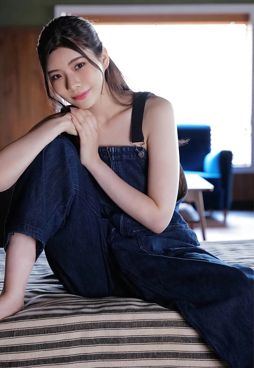 中文名:神木丽  外文名:rei kamiki  出生日期:1999年1月1日   身高