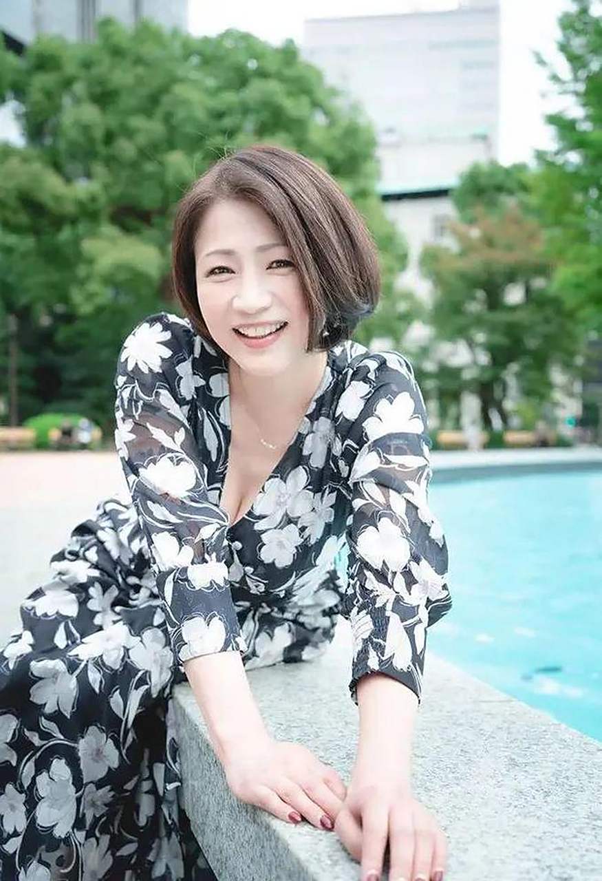 友田真希,熟女真的是韵味十足!#养眼美女# #美女