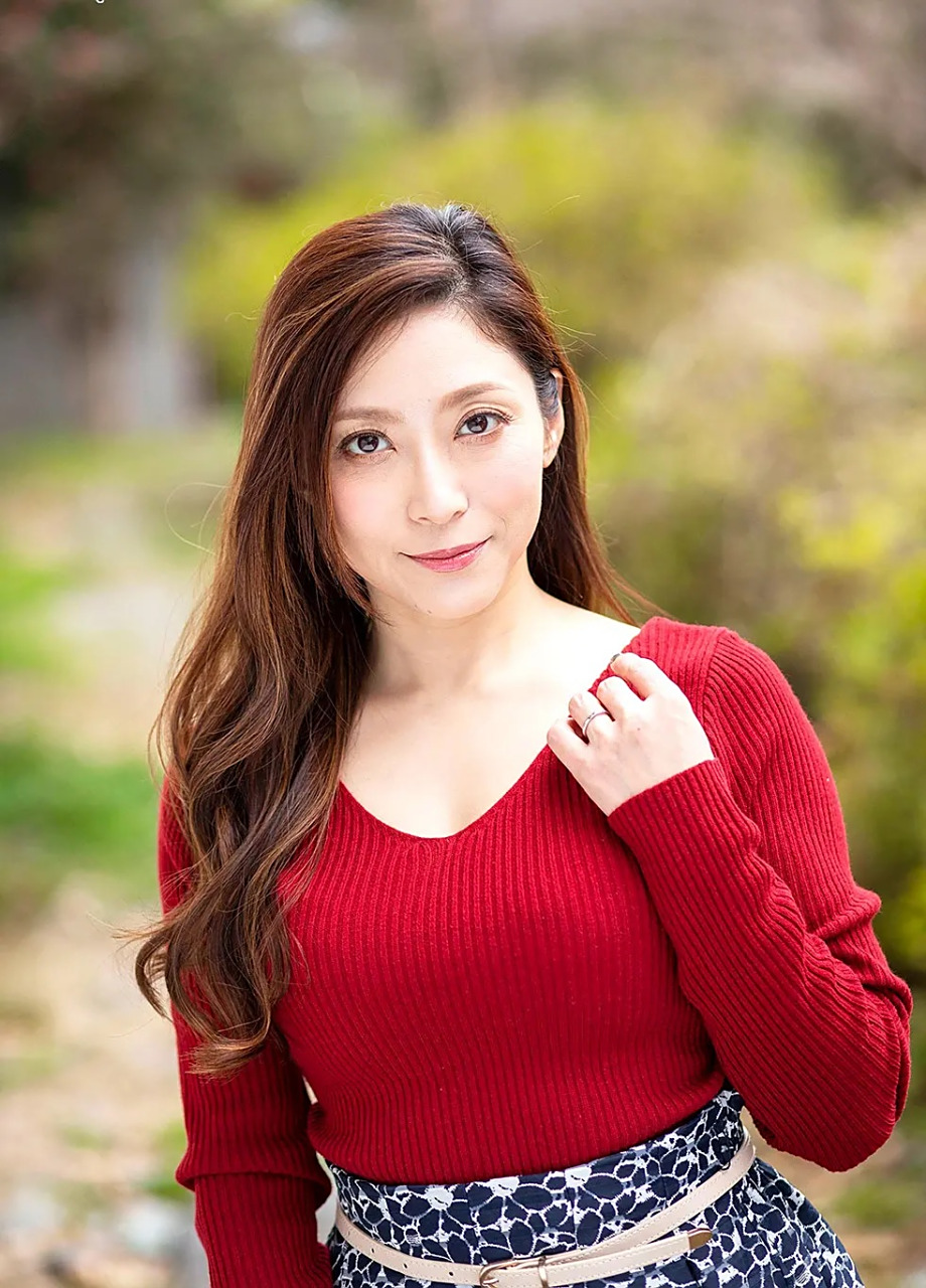 白木优子,姐姐已经能看出老态了,不过不重要,毕竟走的是熟女路线!