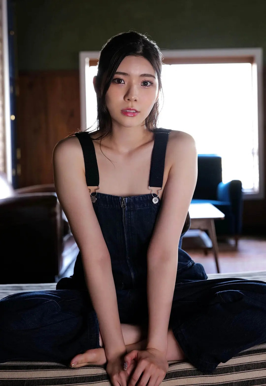 中文名:神木丽  外文名:rei kamiki  出生日期:1999年1月1日   身高