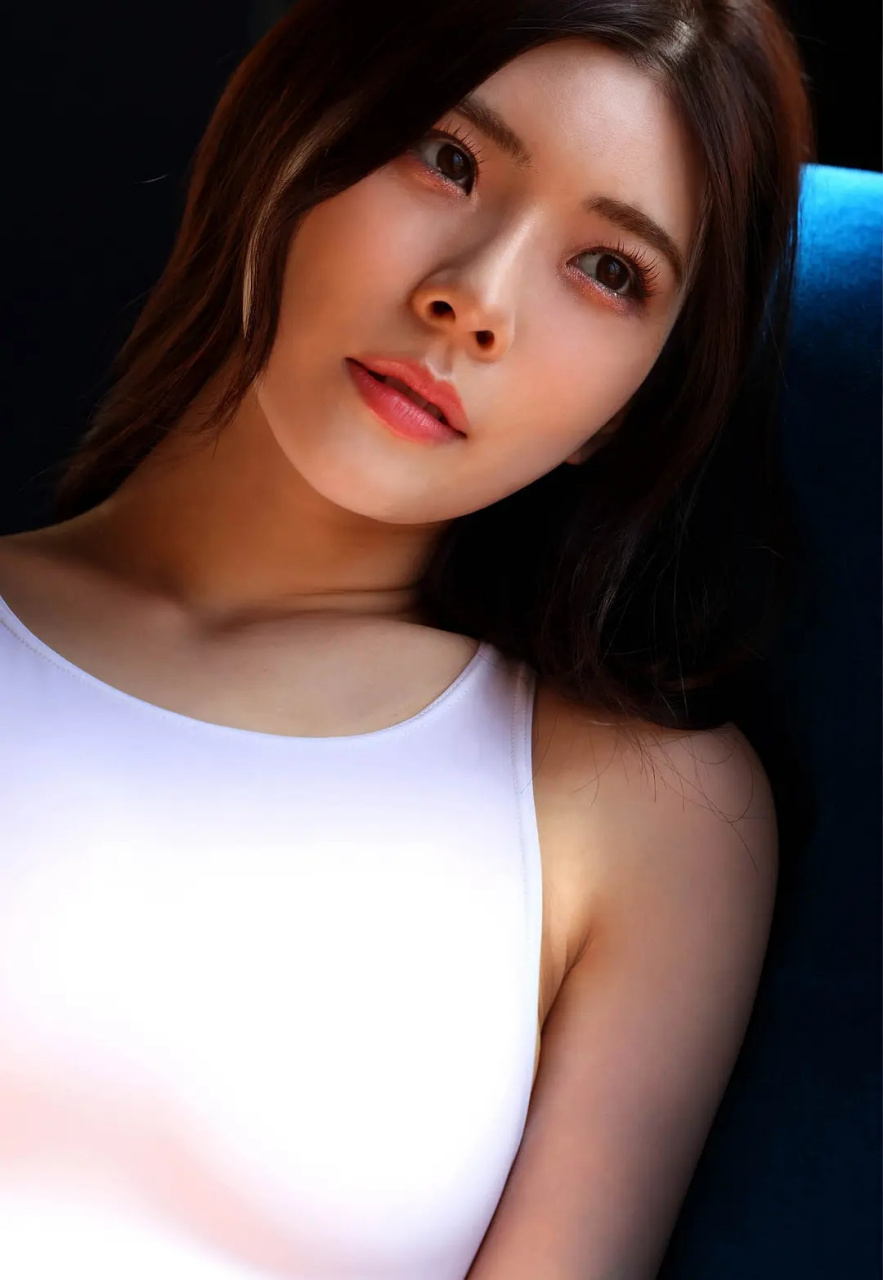 中文名:神木丽  外文名:rei kamiki  出生日期:1999年1月1日   身高