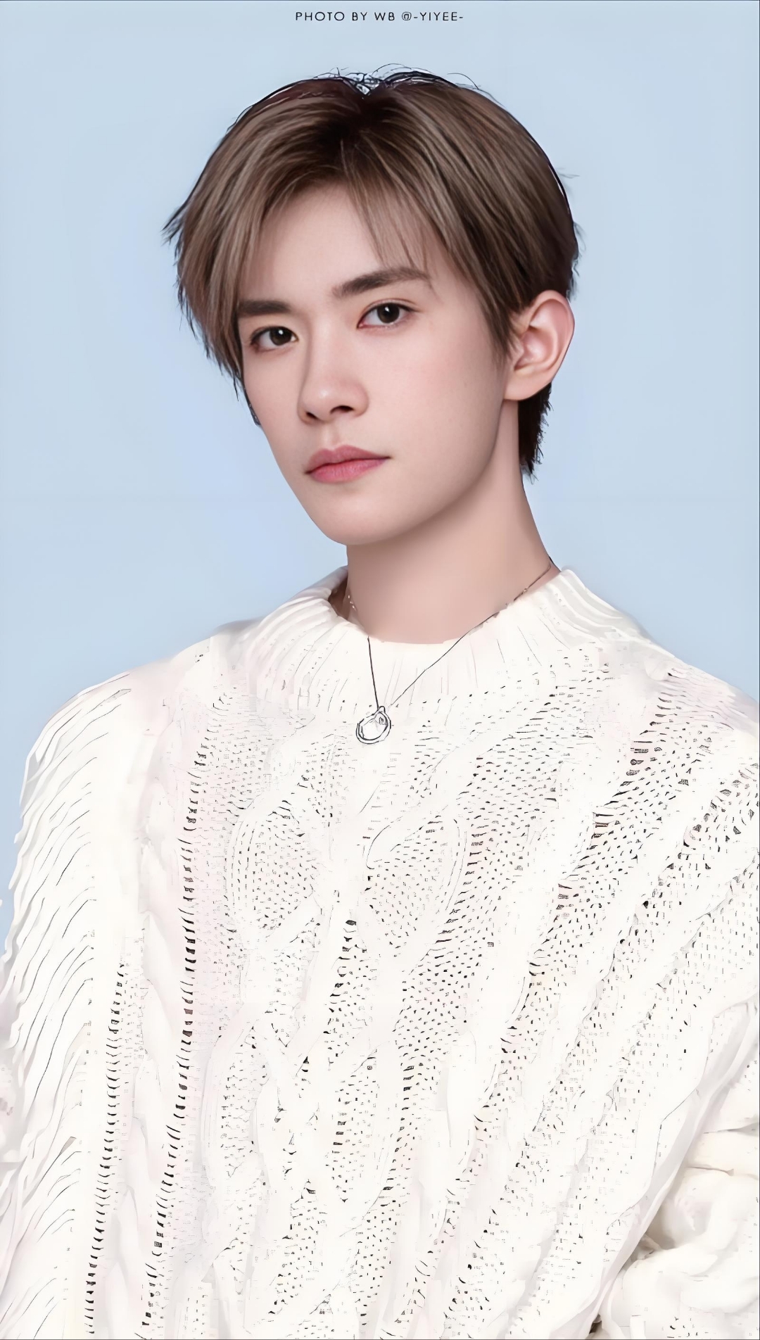 从tfboy出道的易烊千玺,从最初的单一歌手,到现在的全能艺人,这离不开