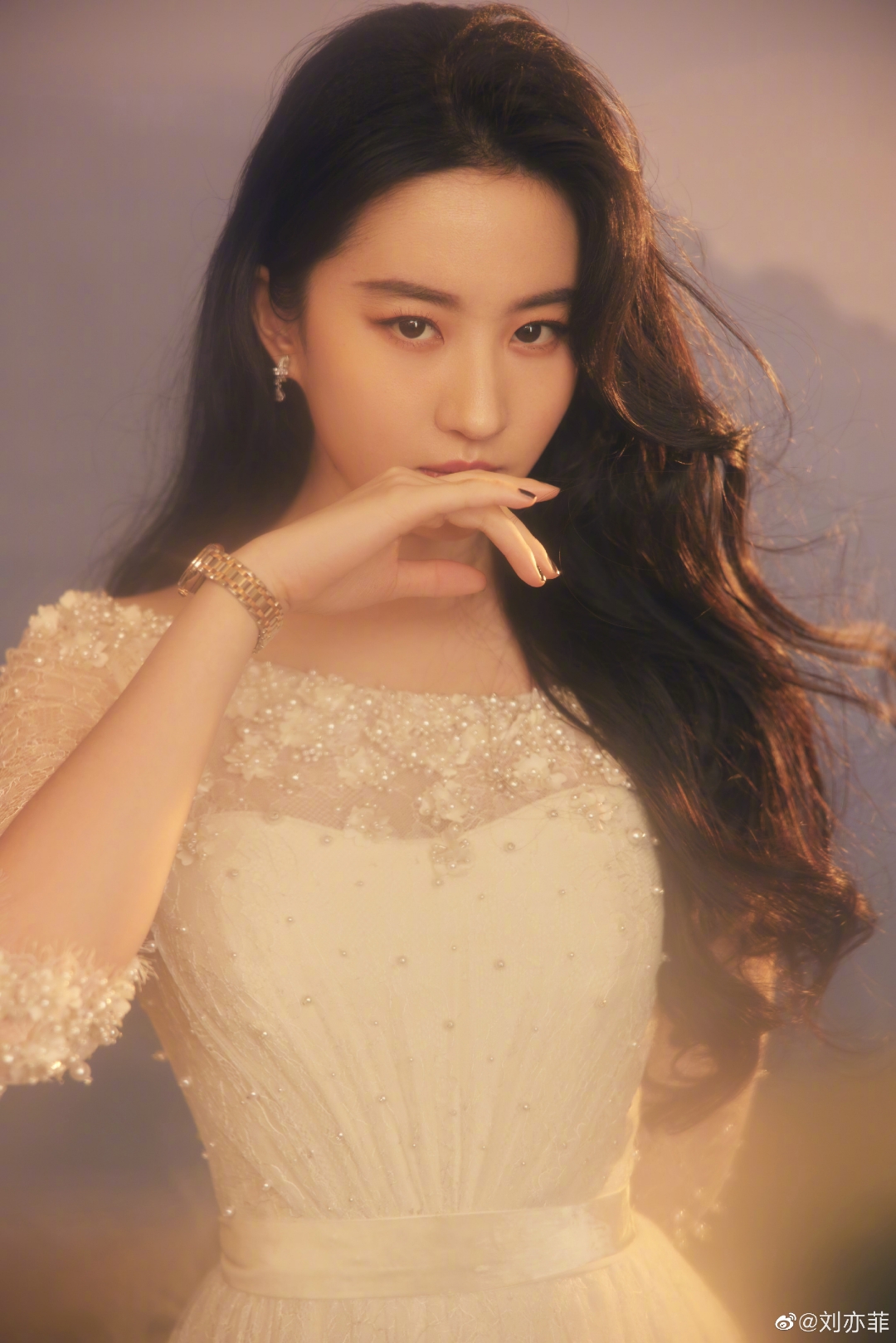 刘亦菲珍珠连衣裙造型拍摄的天梭大片#刘亦菲