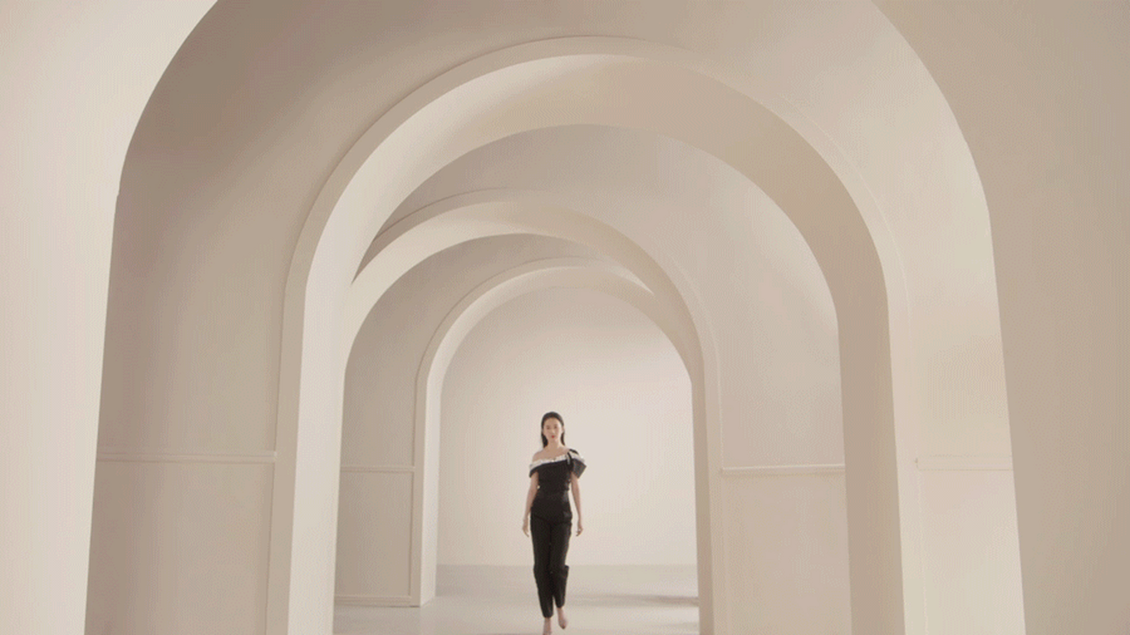 刘亦菲天梭大片赏析,黑色连体裤,白色西装裙#刘亦菲