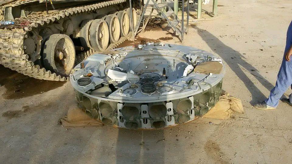 t72和t90的自动装弹机与t64和t80的不一样.