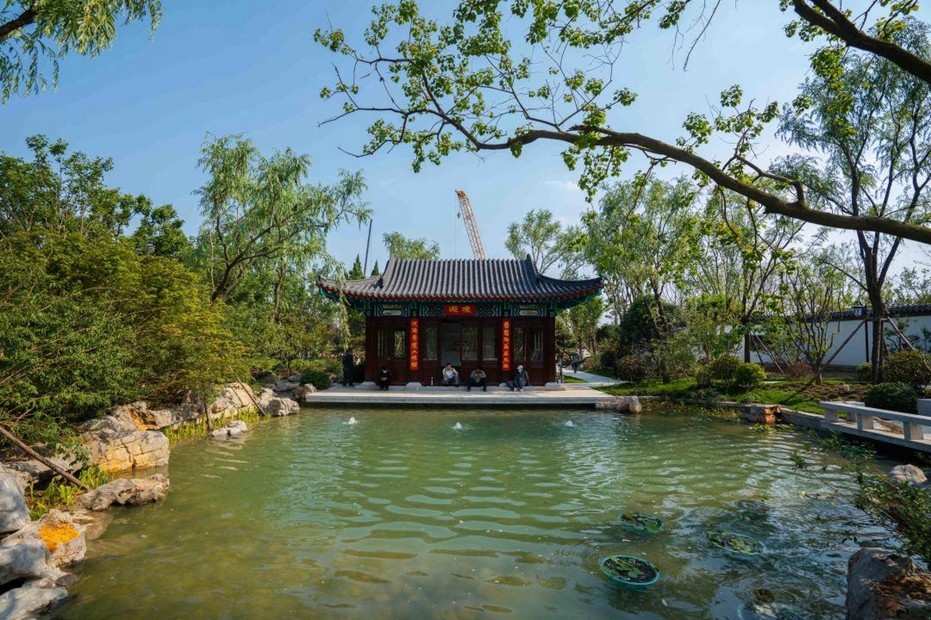 合肥骆岗中央公园济南园基本上完工了,看起来很有气质,这对gdp上的