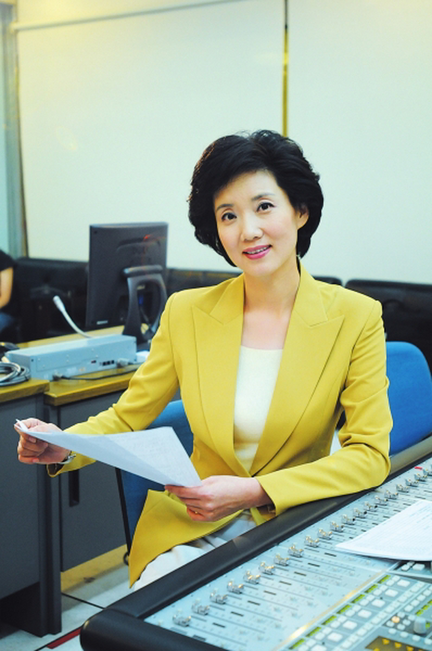 新闻联播主持人工资待遇(新闻联播主持人工资待遇怎么样)