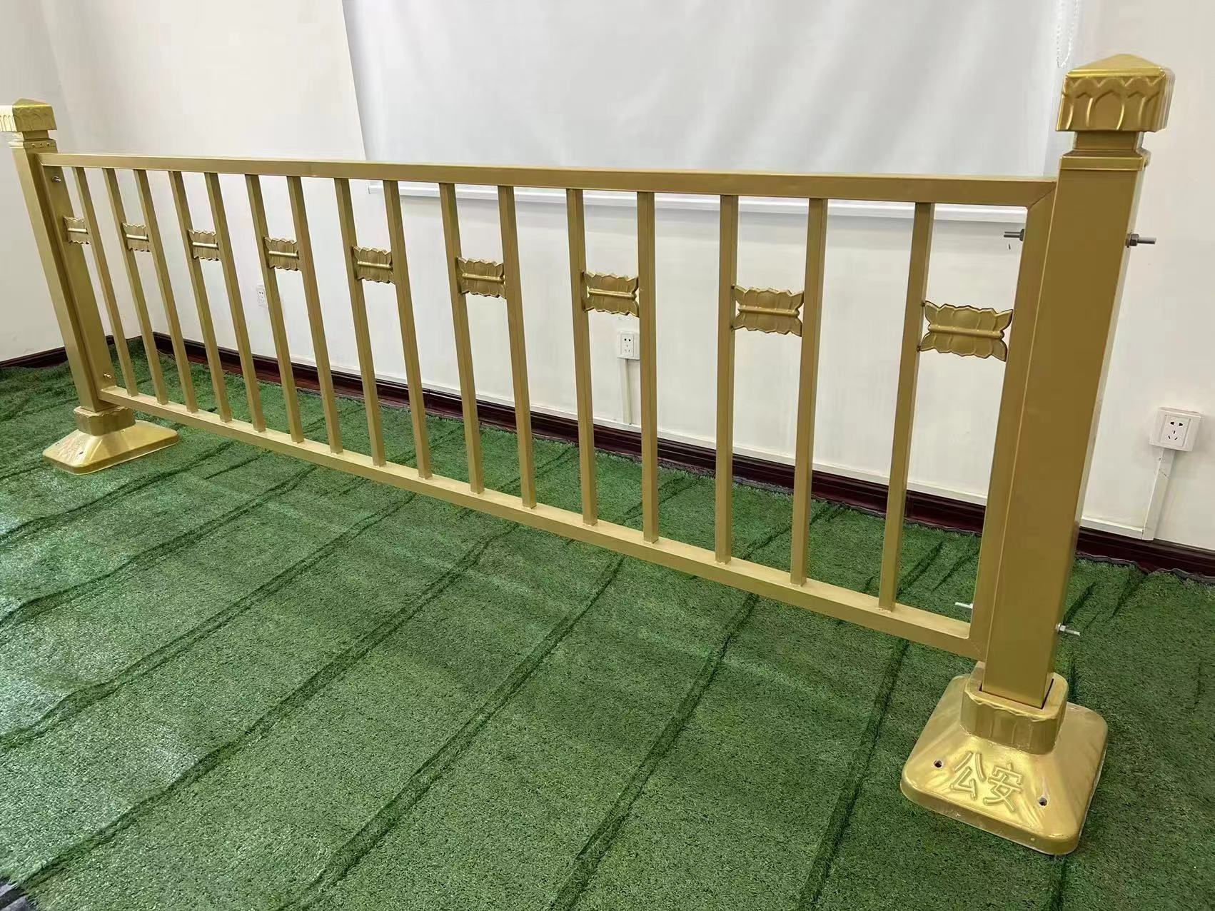 陕西万邦锦辉市政护栏批发#热点引擎计划# 道路护栏围栏城市道路隔离