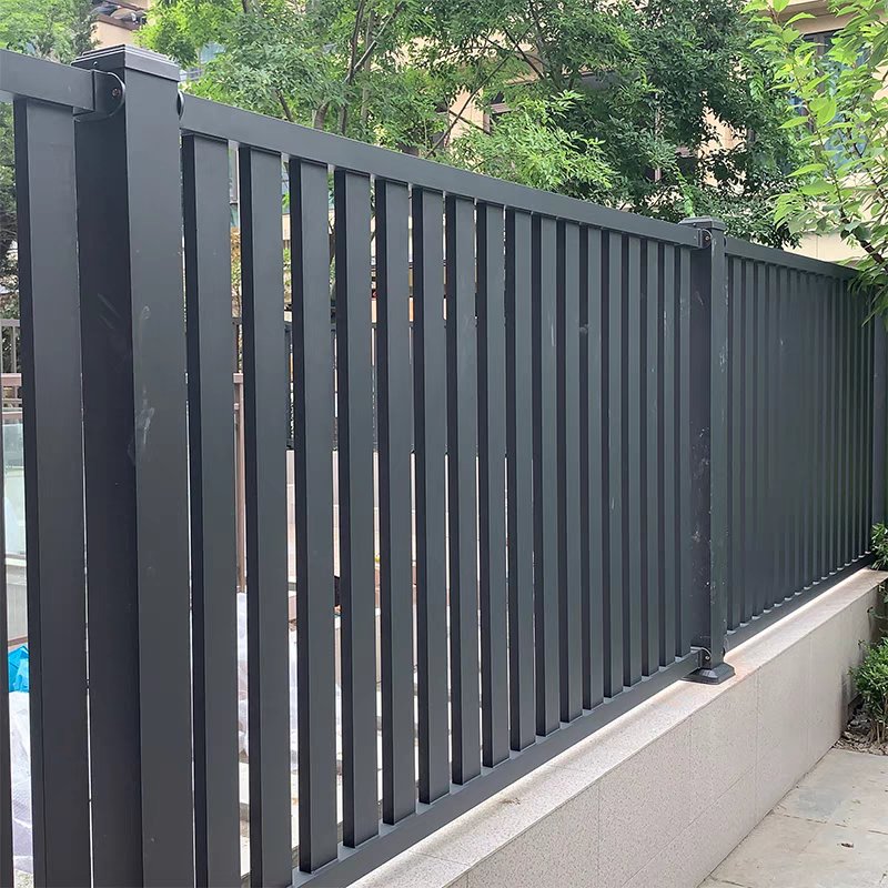 护栏##动态连更挑战# 陕西万邦锦辉金属制品有限公司 新装的黑色围栏