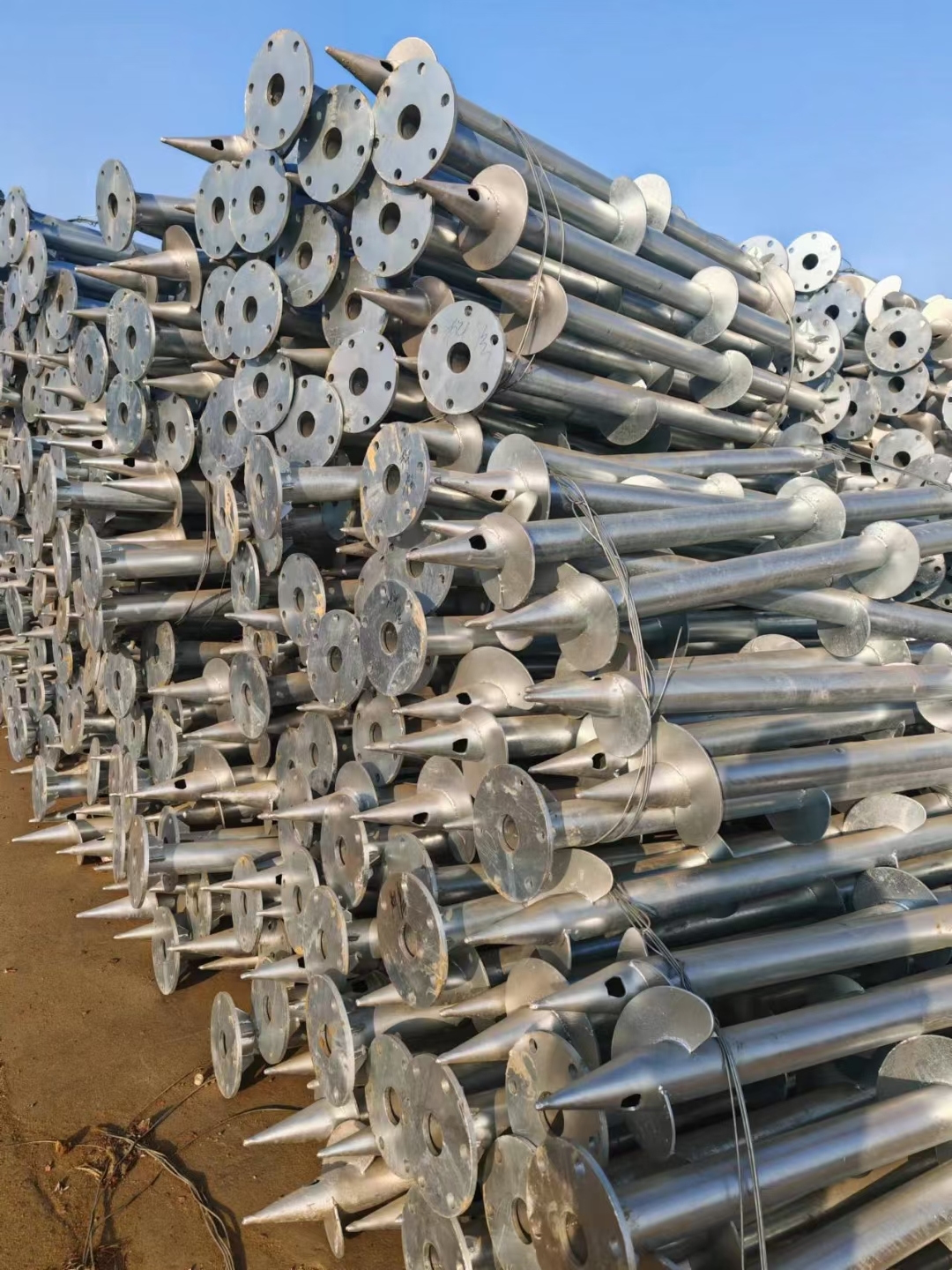 光伏# #新能源# #螺旋地桩厂家# #光伏螺旋地桩