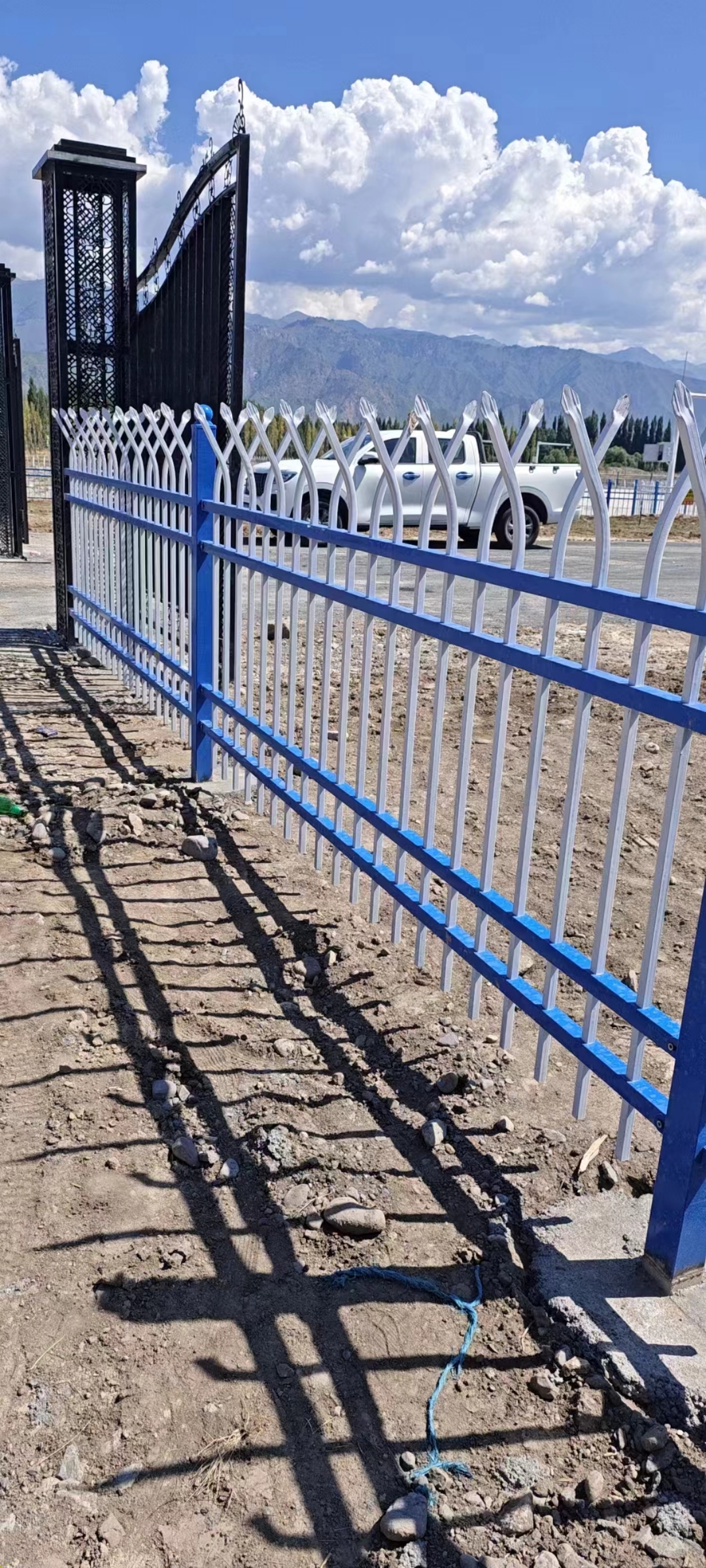 大门# #铁艺护栏# #护栏# #草坪护栏# #光伏# #铁艺之美# #铁艺大门