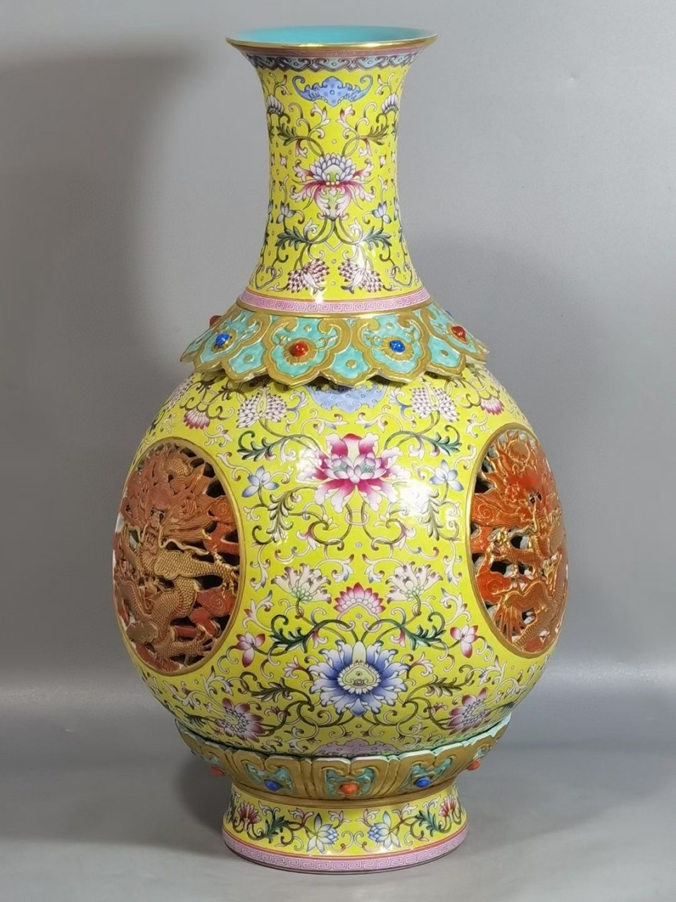 清乾隆御製 珐琅彩黄地宝相花开窗描金团龙转心瓶  高42.3肚径24