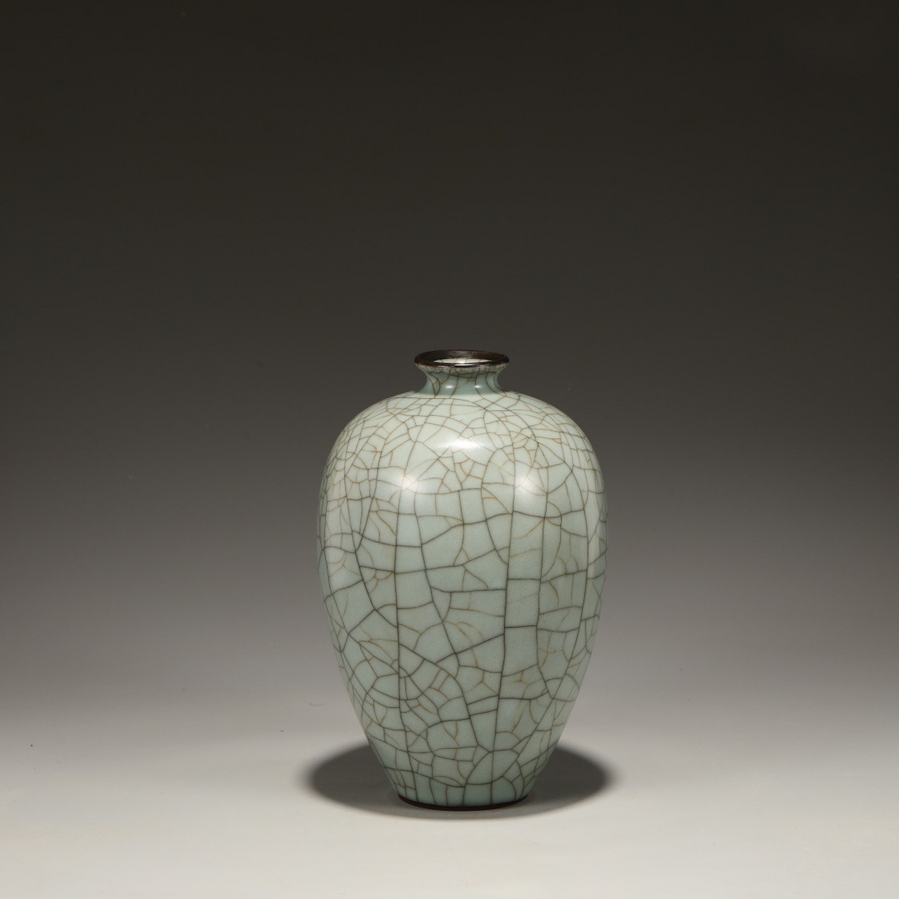 旧藏 南宋 官窑青釉银口大梅瓶 尺寸:高25公分 肚径15公分