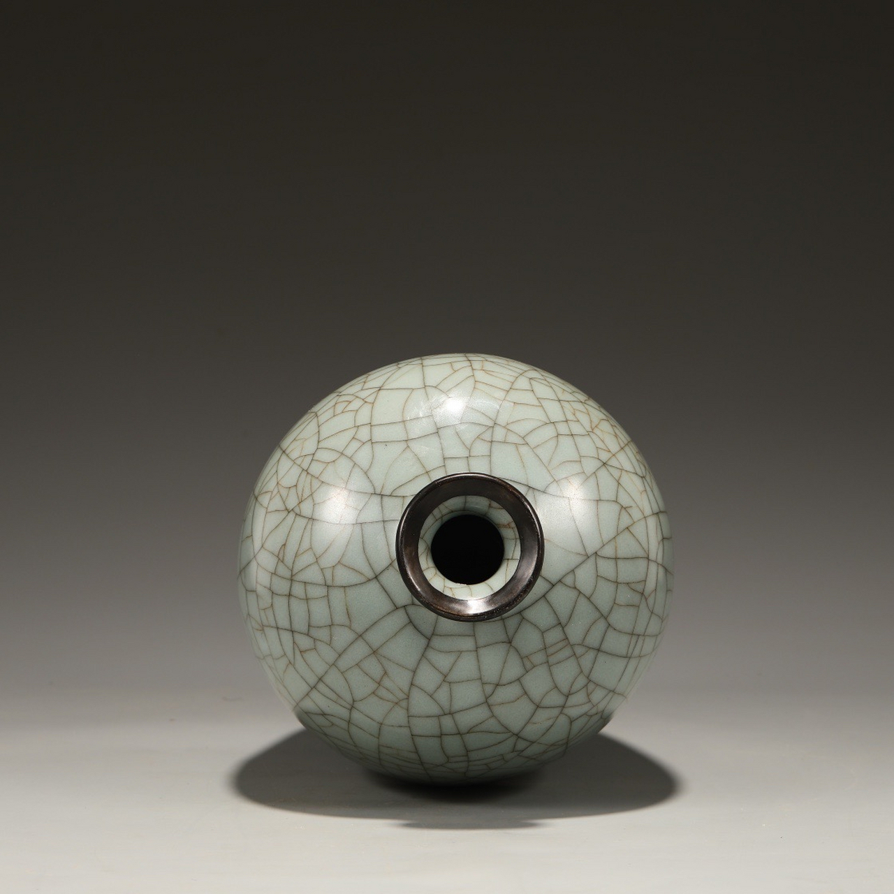 旧藏 南宋 官窑青釉银口大梅瓶 尺寸:高25公分 肚径15公分