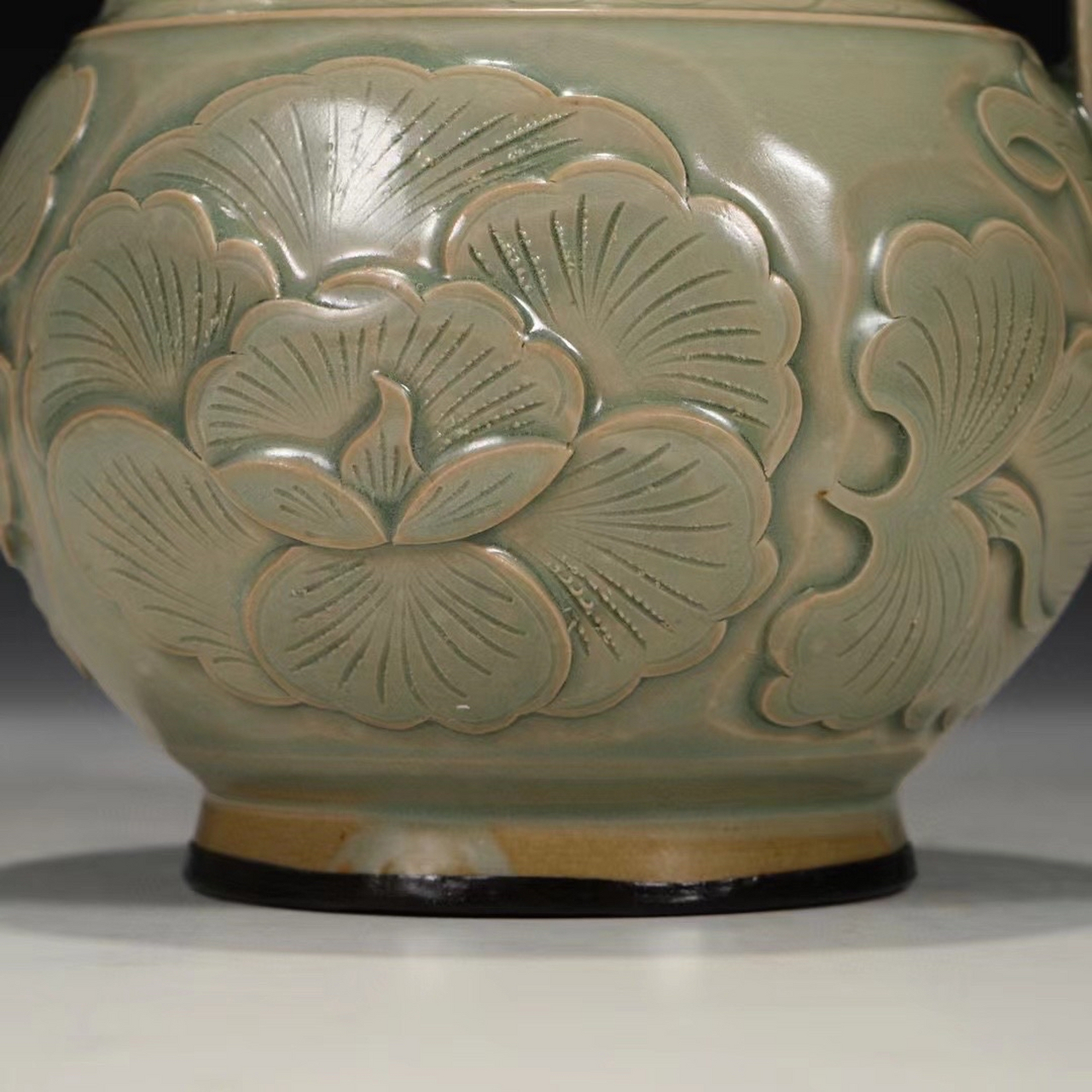 旧藏 五代时期 耀州窑剔刻花卉纹银口狗头执壶 尺寸:高20.5公分 长14.