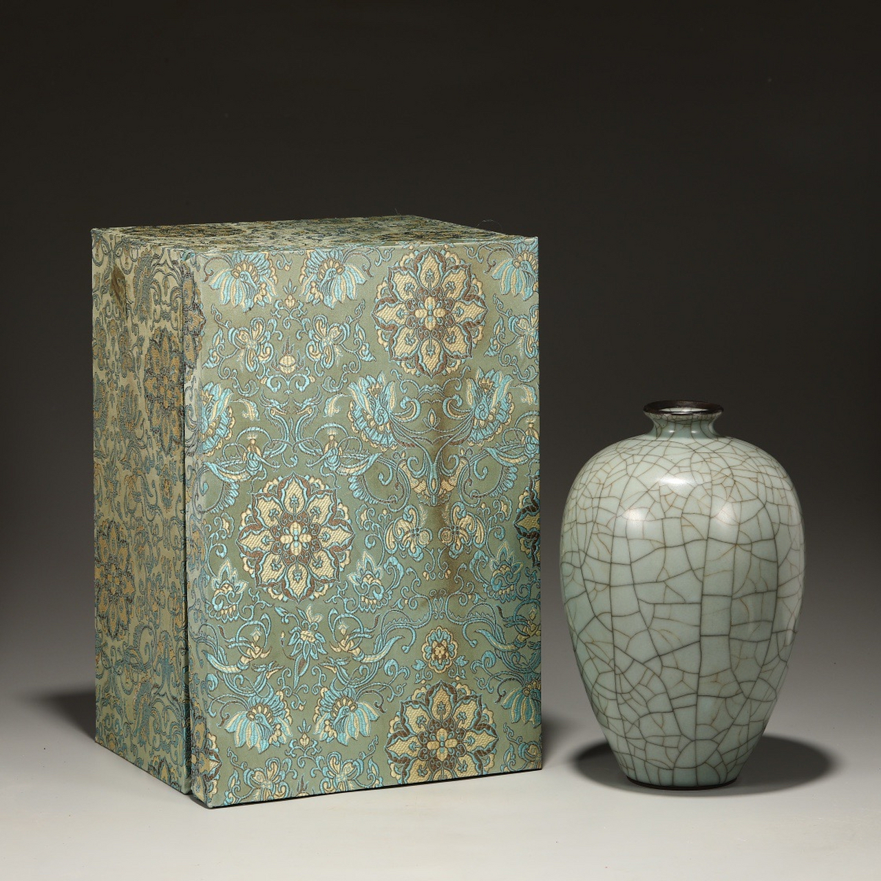 旧藏 南宋 官窑青釉银口大梅瓶 尺寸:高25公分 肚径15公分