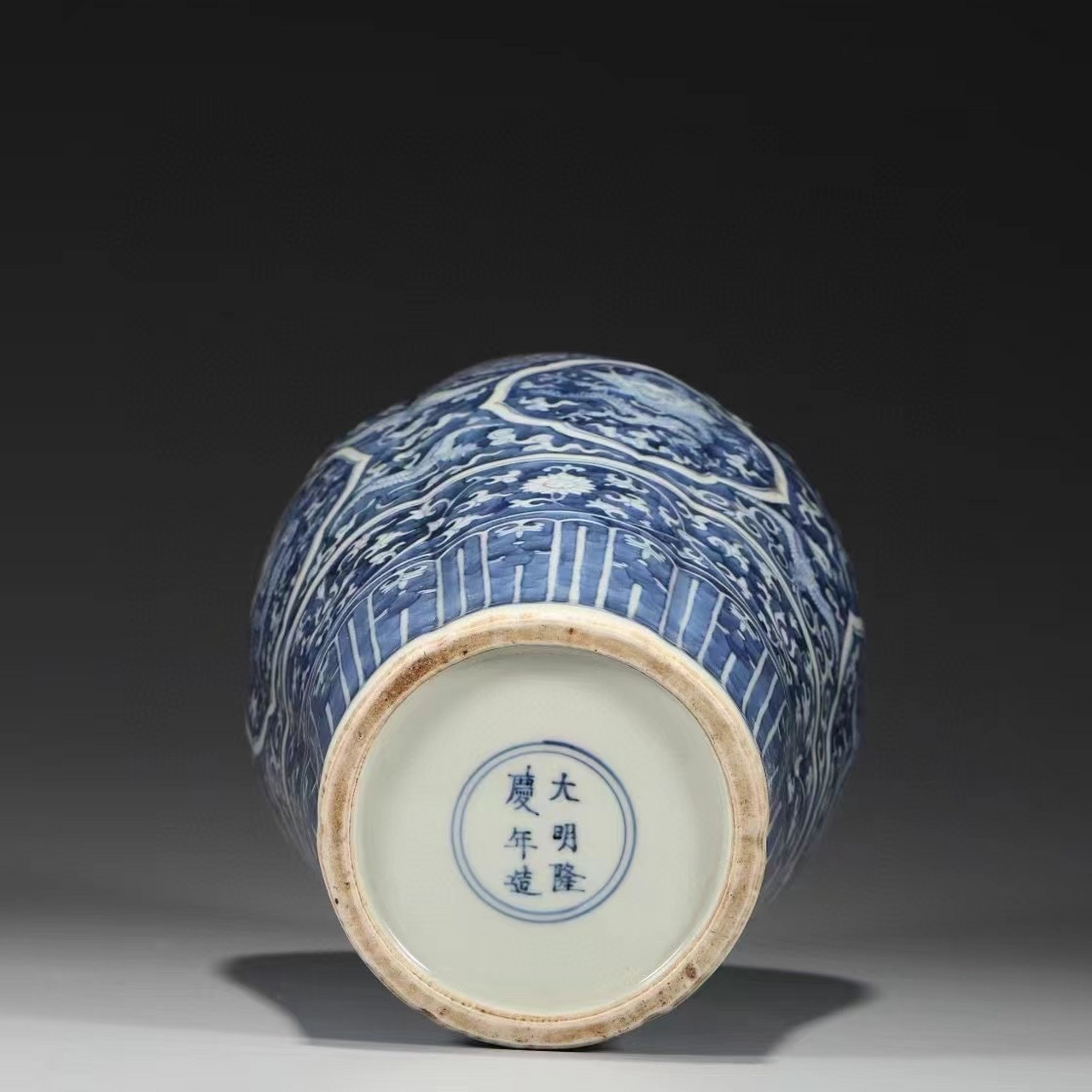 旧藏 明 隆庆青花开窗团龙凤纹瓜棱大梅瓶 尺寸:高34.