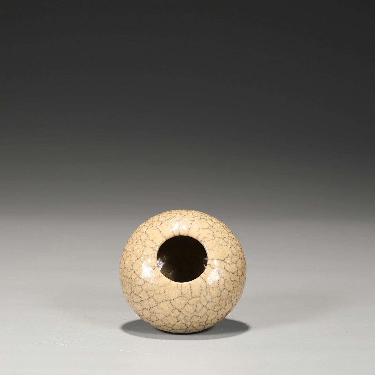 旧藏 北宋 哥窑米黄釉洗"景仁宫" 尺寸:高5.5公分 直径8.5公分