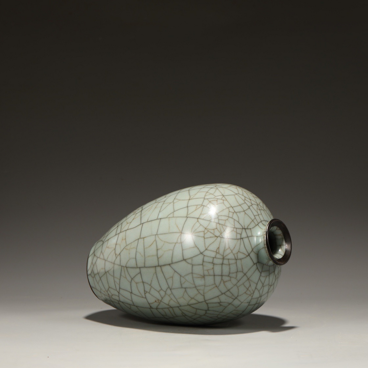 旧藏 南宋 官窑青釉银口大梅瓶 尺寸:高25公分 肚径15公分