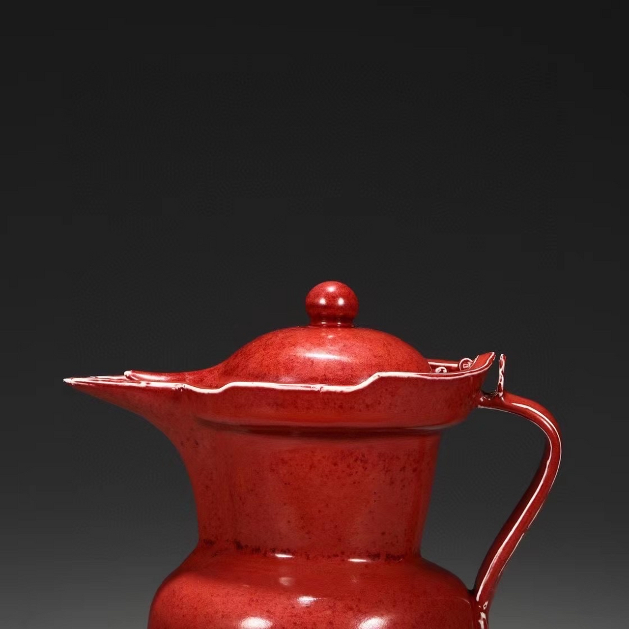 旧藏 明 宣德宝石红釉僧帽壶 尺寸:高26公分 长23公分 口径13.5公分