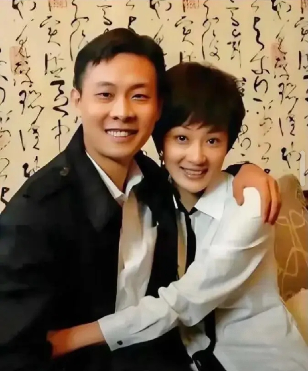 左边这位是双料影帝张译,其代表作有《鸡毛飞上天》《悬崖之上》