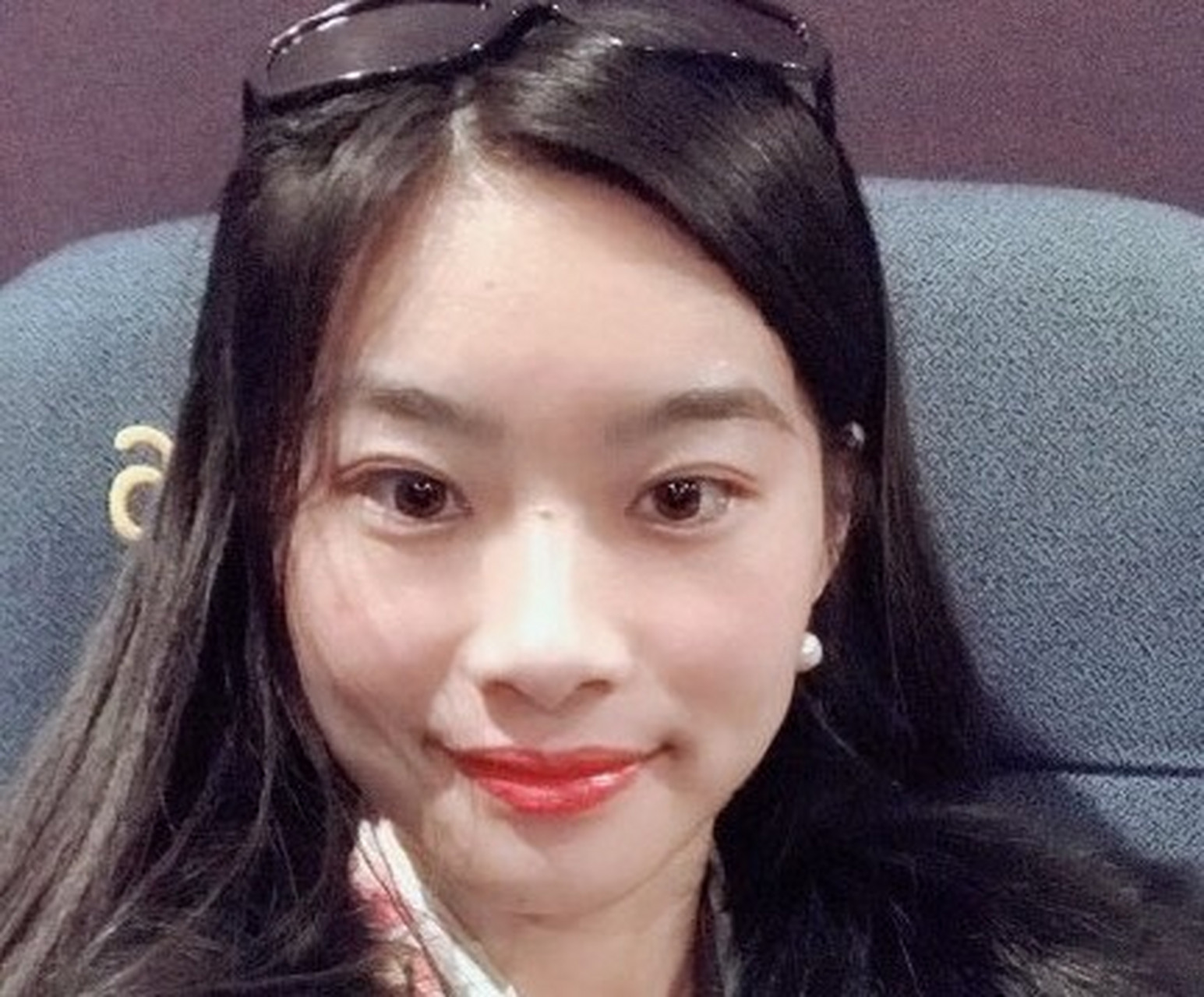 面相有眼尾上吊,有些吊销眼的迹象,说明在性格上多少是有些极端的