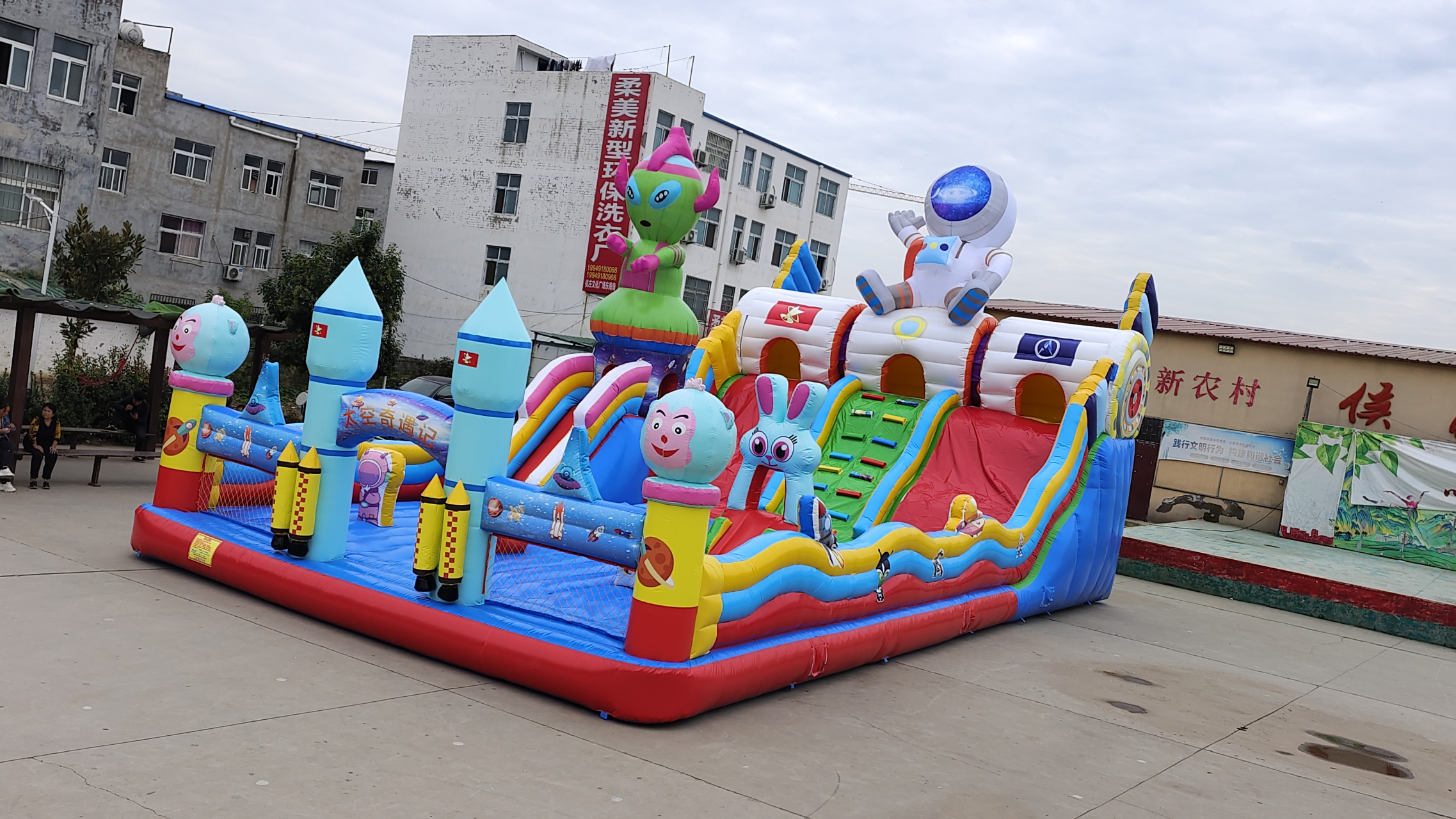 新款网红充气城堡蹦蹦床攀岩滑滑梯淘气包现货太空奇遇记户外大型游乐