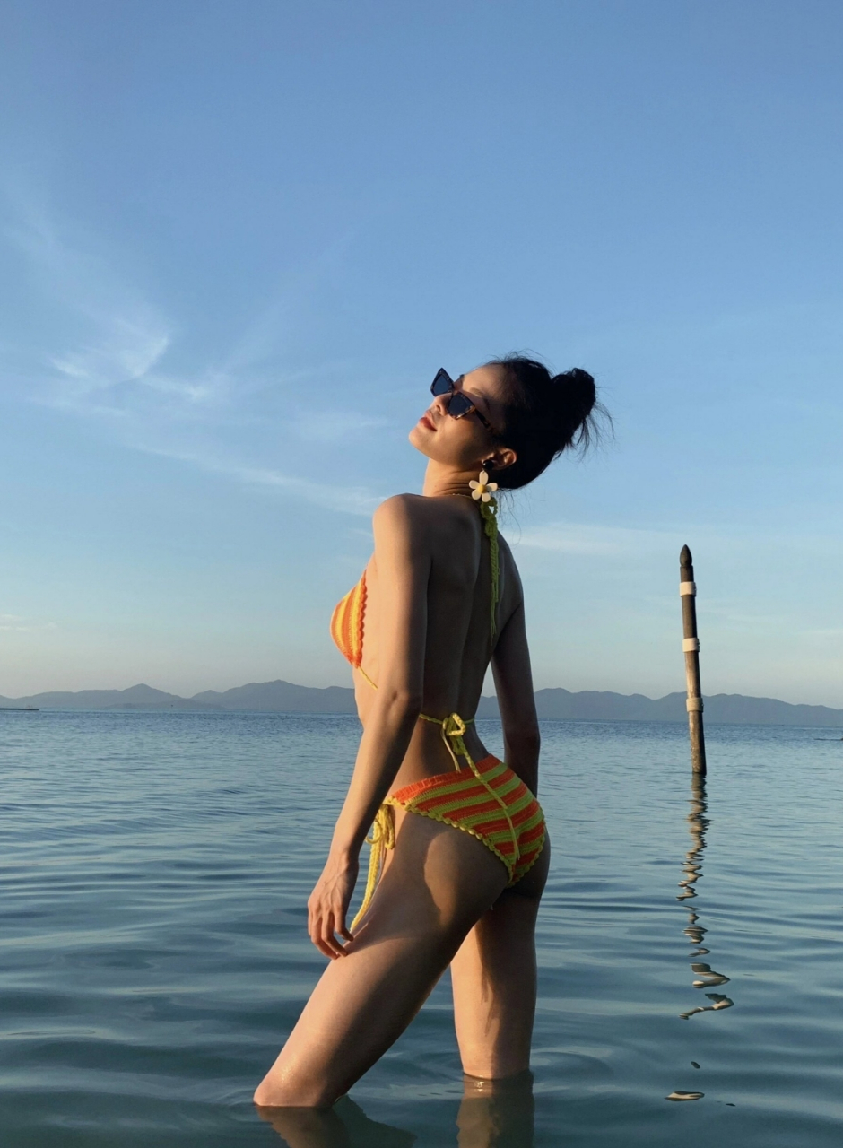 钟楚曦泳装照,不得不说身材很好