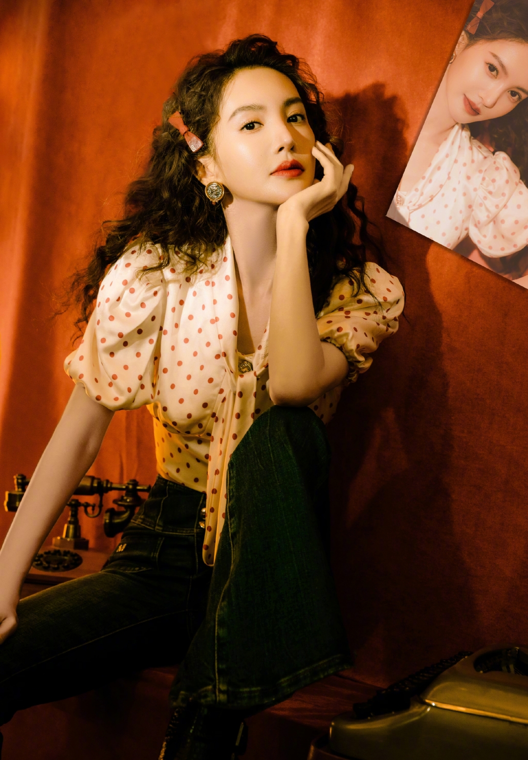 金晨大波浪羊毛卷发型,很有港风味