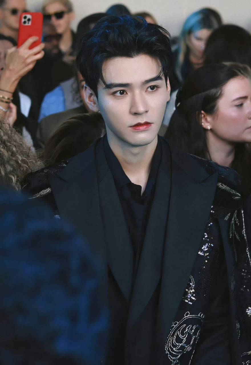 龚俊侧脸杀,你经得起诱惑吗?