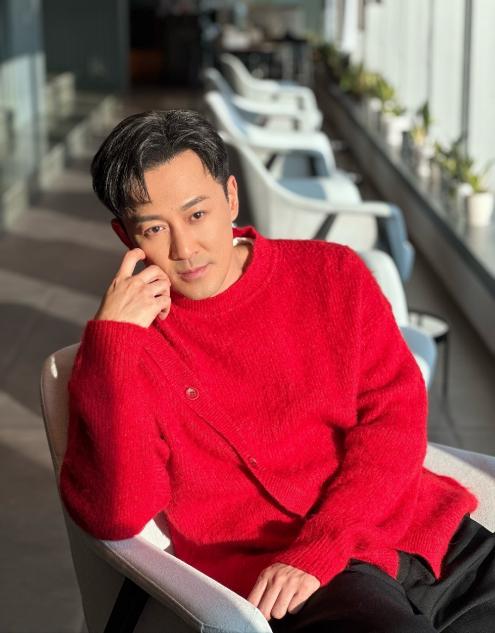 林峯如今依旧那么帅气迷人