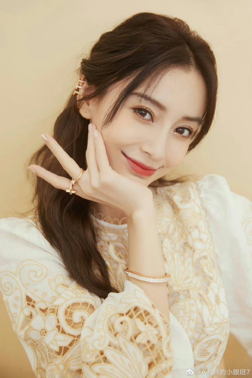 angelababy偶遇可爱猫头鹰