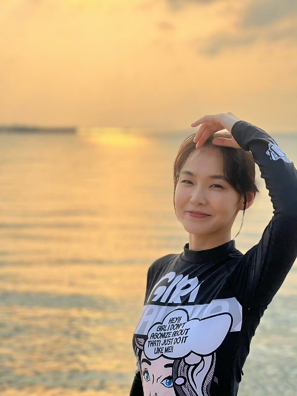 张佳宁晒泳装照,笑容超甜