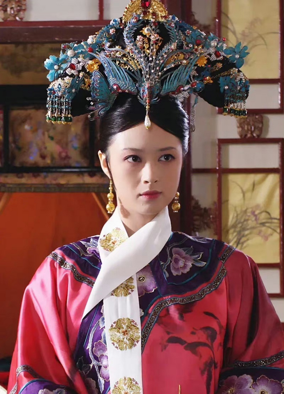 甄嬛传中浣碧大婚时佩戴的凤冠是华妃的点翠头饰吗?