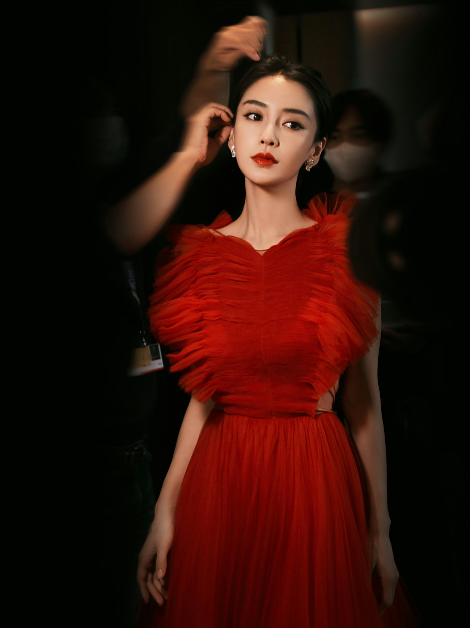 陈都灵与angelababy红色礼服造型,谁更惊艳