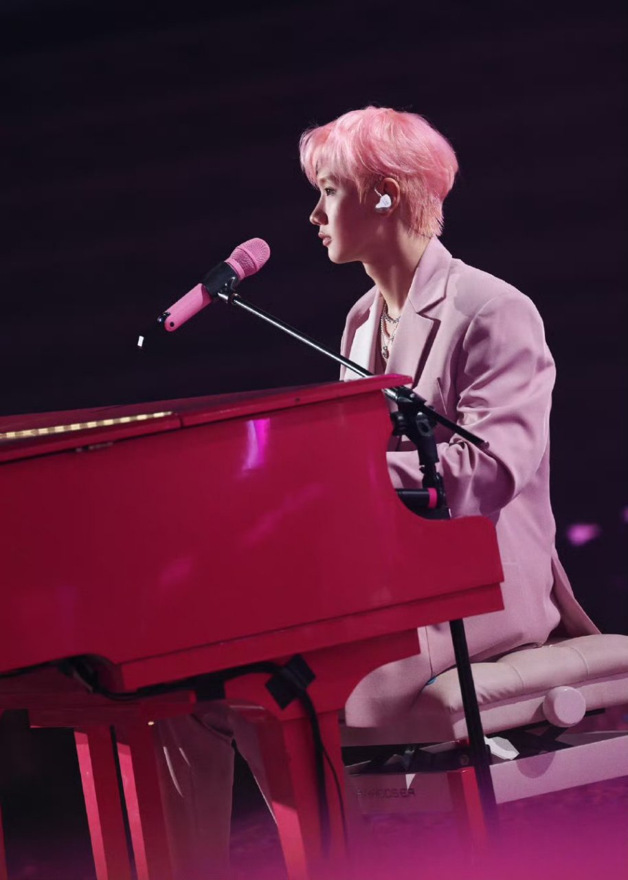 汪苏泷染了粉色发型,真是宠爱粉