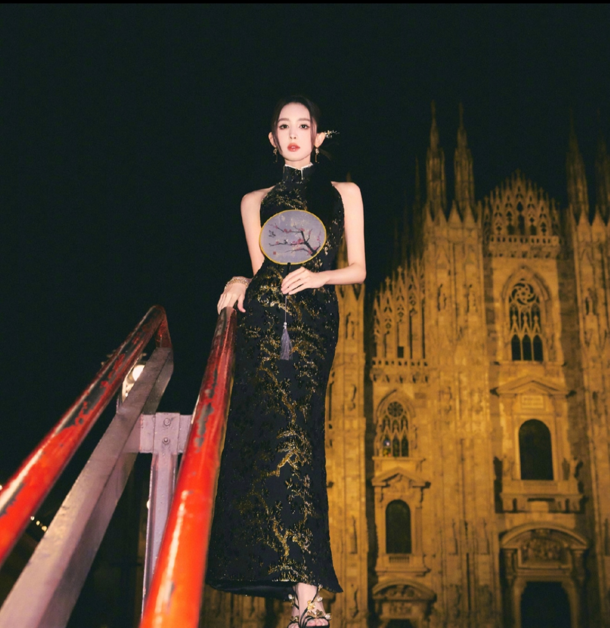 古力娜扎在米兰穿国风旗袍,气质很出众