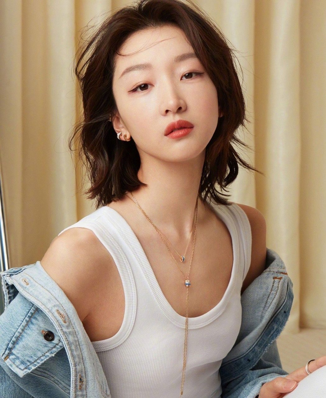 周冬雨拍的宝诗龙大片都好美