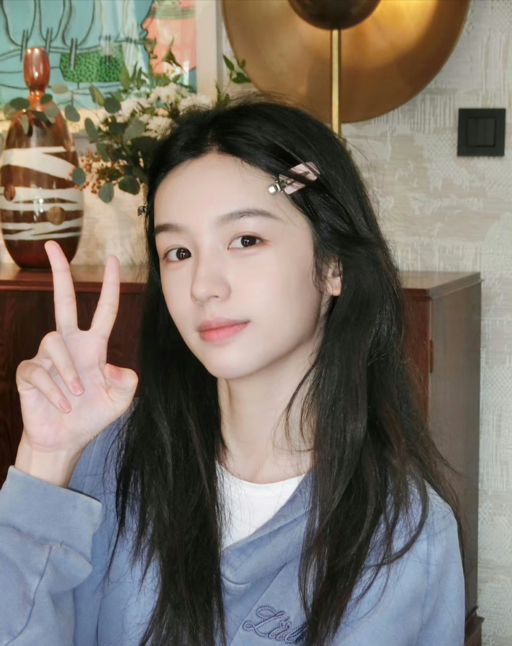 周也的日常生活照自然灵动