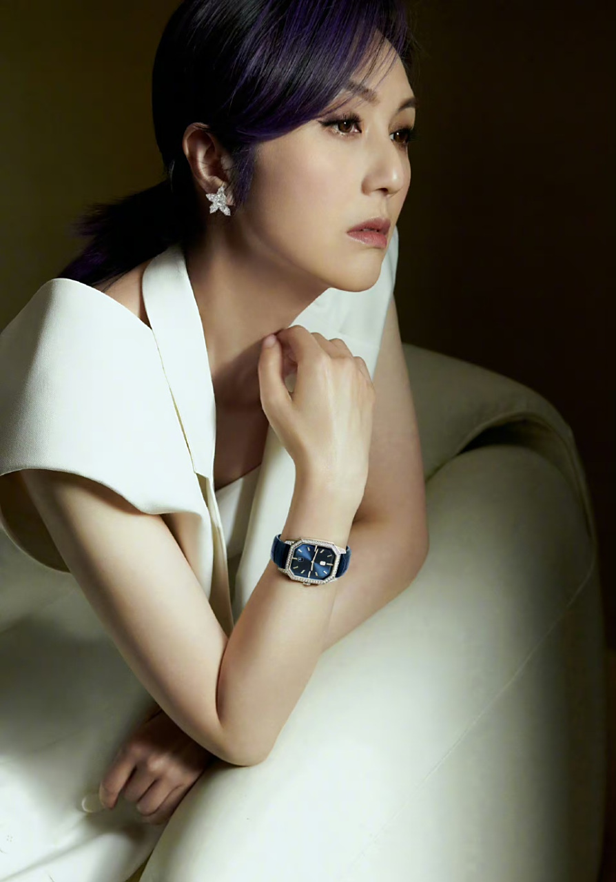 杨千嬅偏爱紫色发型