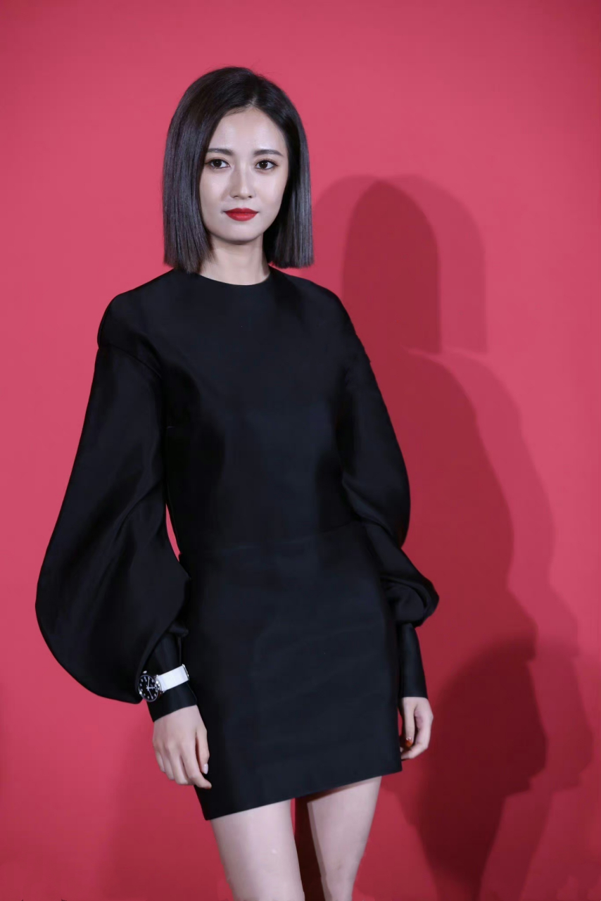陈钰琪脸小五官精致