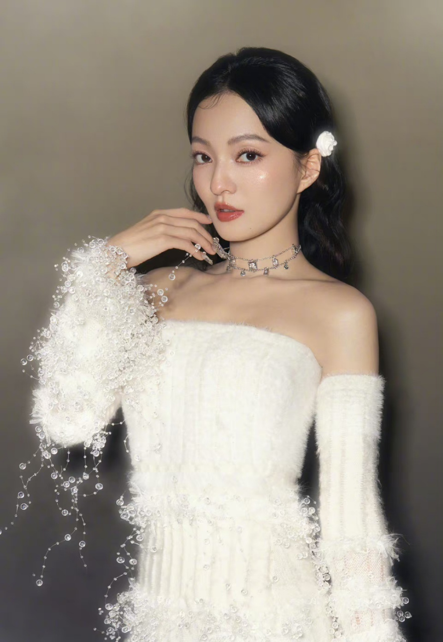 张韶涵水滴装礼服绝美