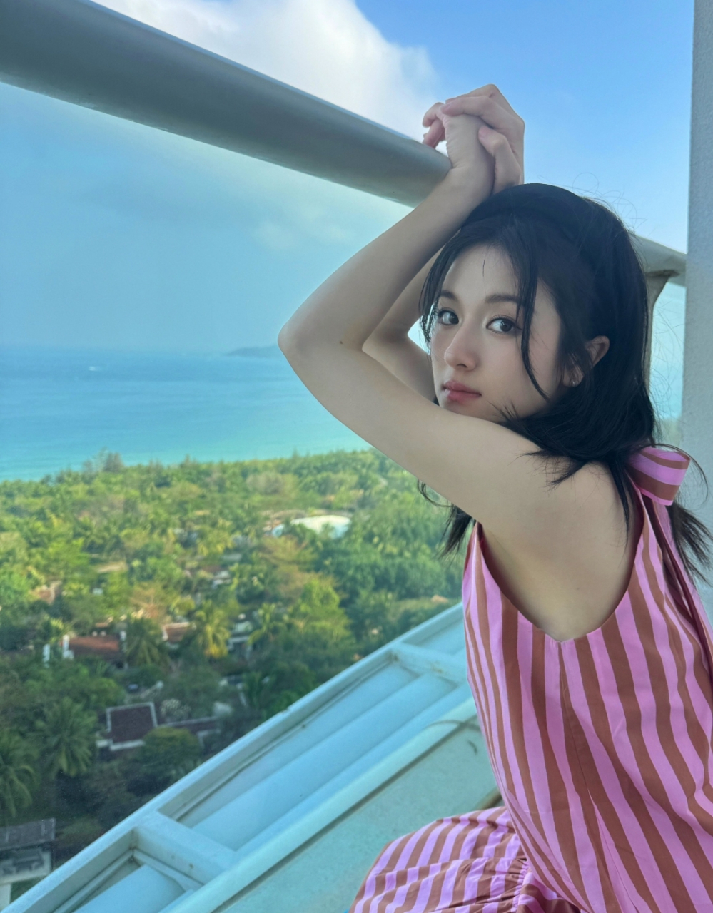 李兰迪晒海边照,玩得好开心