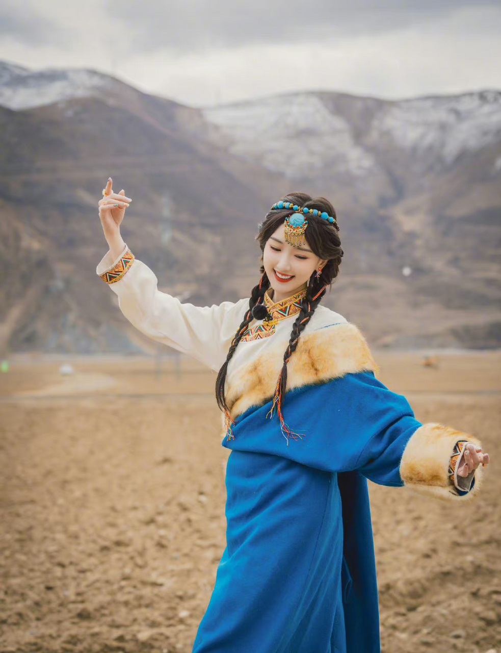 美丽的卓玛姑娘毛晓彤