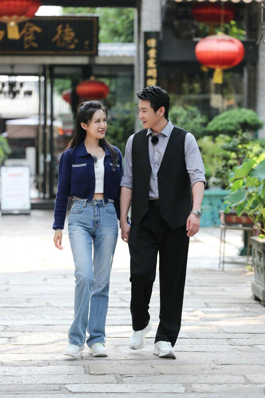 陆毅和鲍蕾相爱数十载,恩爱如初.原来爱对了,真的是彼此的救赎