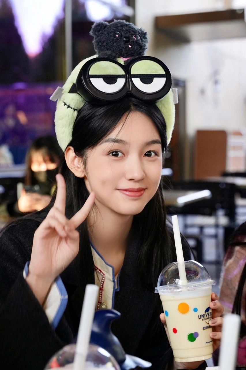 周也乖巧可爱造型很迷人