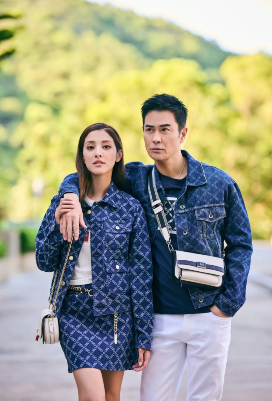 陈凯琳与郑嘉颖夫妻二人的情侣写真照,好般配.